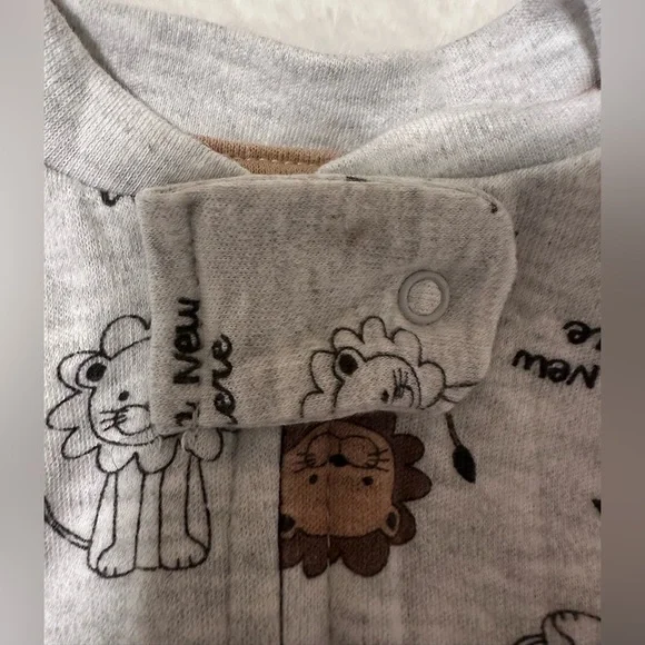 Koalababy Lion Print Footed Sleeper Set w/ Hat & Mittens 3-6M - Picture 3 of 4